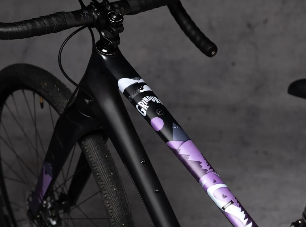 Must-Have DYEDbro Grinduro ochranná fólie Gravel Mat