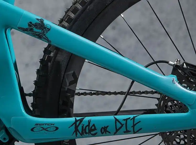 DYEDbro ochranná folie Ride or Die Black Sezónní Sleva