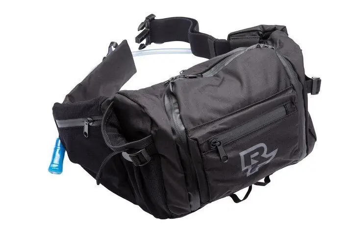 RACE FACE ledvinka STASH 3L HIP BAG stealth Akční Cena
