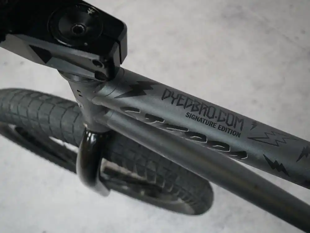 DYEDbro ochranná folie Sergio Layos BMX Black mat Výprodej
