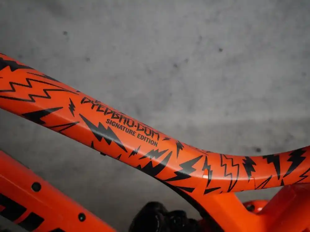 DYEDbro ochranná folie Sergio Layos MTB Black mat Výhodná Nabídka
