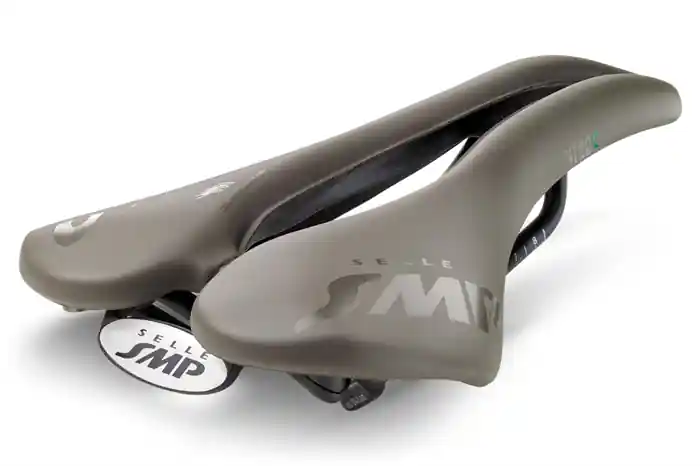 Vrácení Zdarma SMP - Sedlo VT20 C Gravel brown