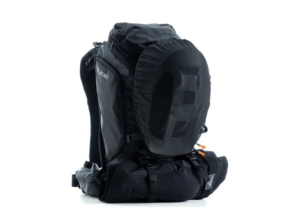 Batoh Cube Vertex 16 black Značkový
