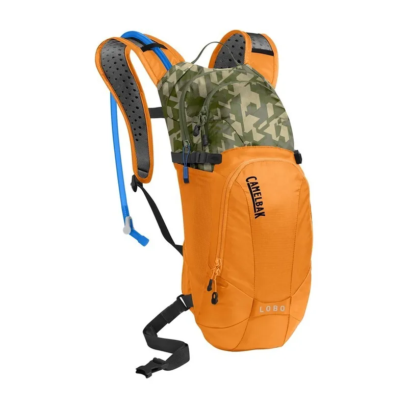 Značkový Cyklistický batoh Camelbak Lobo russet orange/camelflade 2020