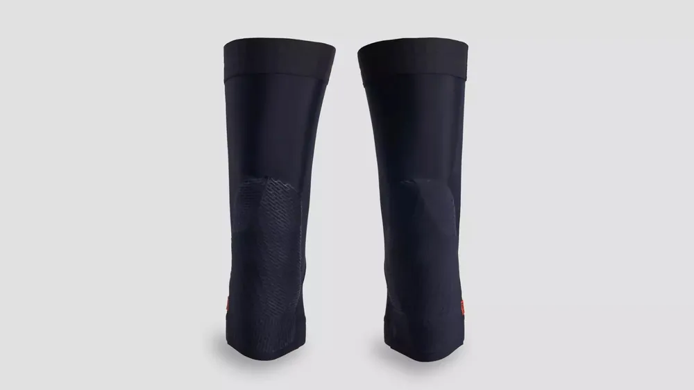 Cyklistické chrániče kolen Specialized Traction D30 blk Nejlepší Volba