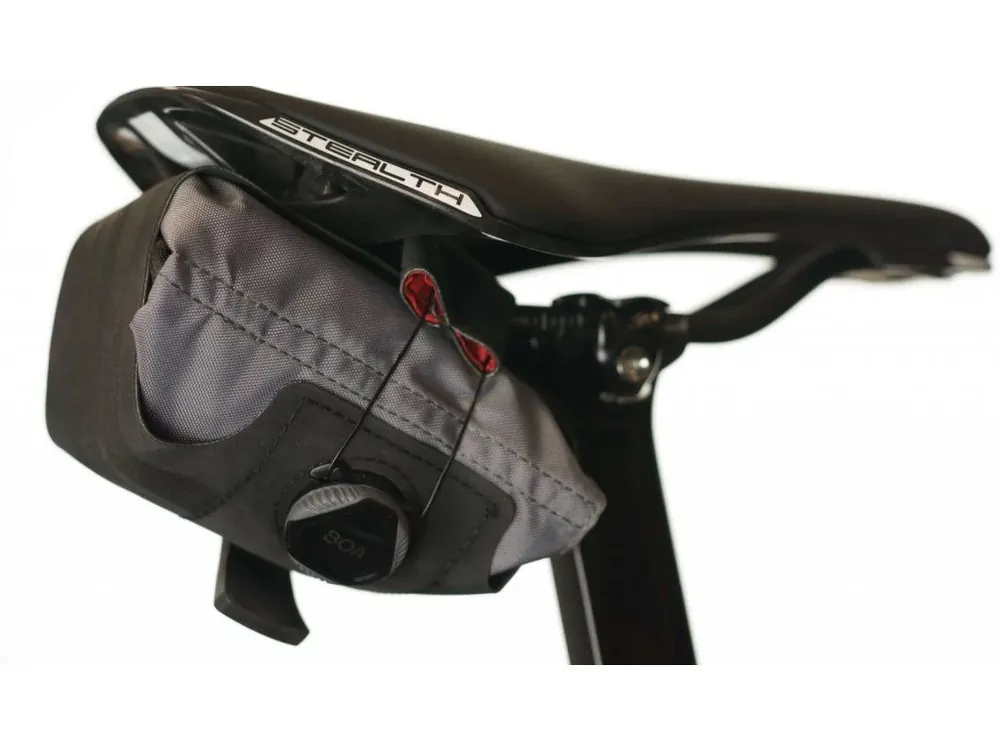 Podsedlová brašna Silca Seat Roll Asymetrico BOA Brašna s BOA kroužkem - Spectrumbike Cenová Bomba