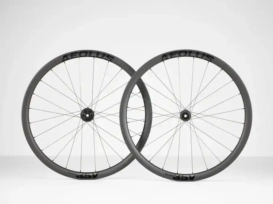 Zapletená kola Bontrager Aeolus Elite 35V Hit Sezóny